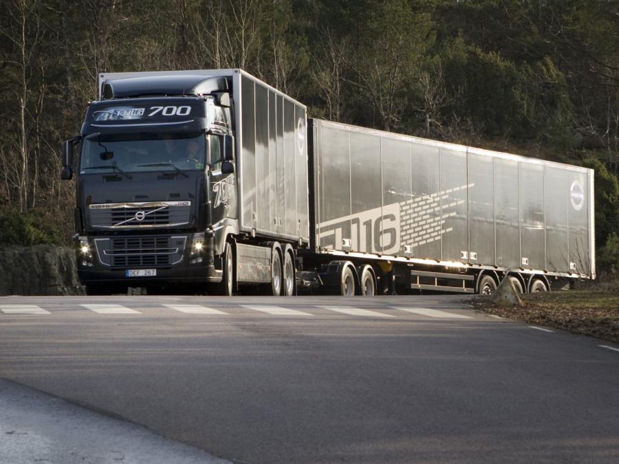  Volvo FH16 700 6x4 2008 года  (фото 1 из 2)